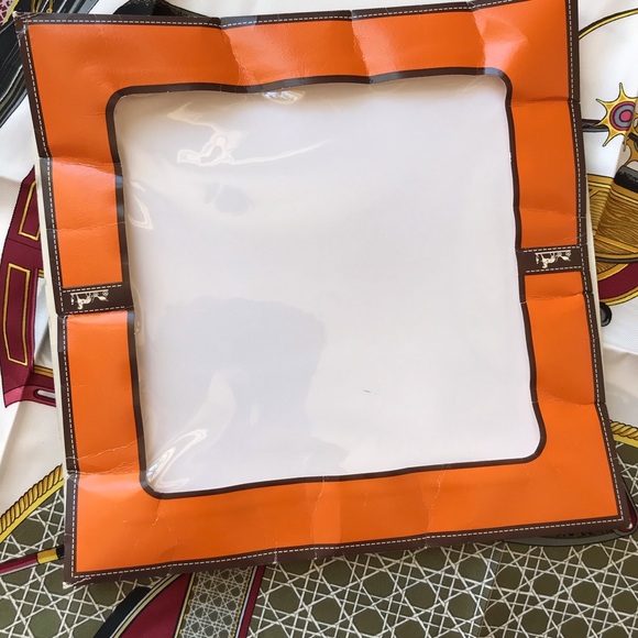 SOLD ⛄️ New Authentic Hermes 100% Silk Scarf - Picture 13 of 16